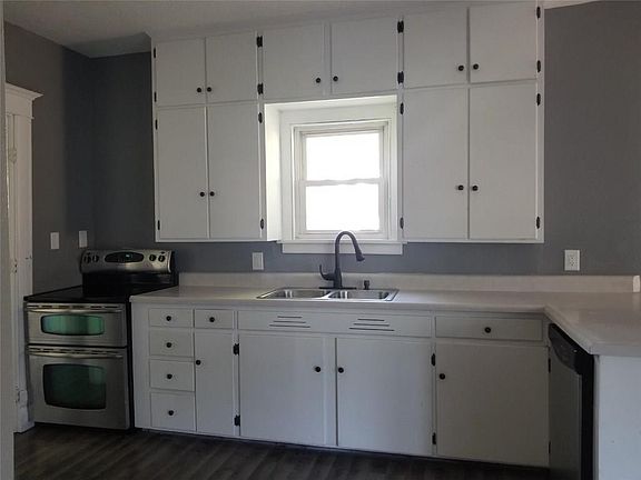 5th image of 609 W Main St