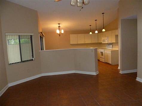 2nd image of 17 Lago Vista Pl