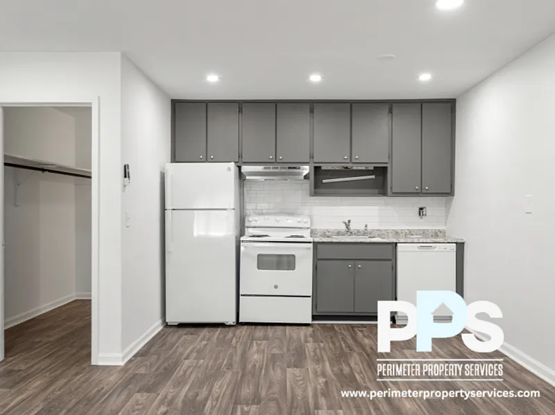 1510-1512-1514 Pine Log Rd NE — Photo 3