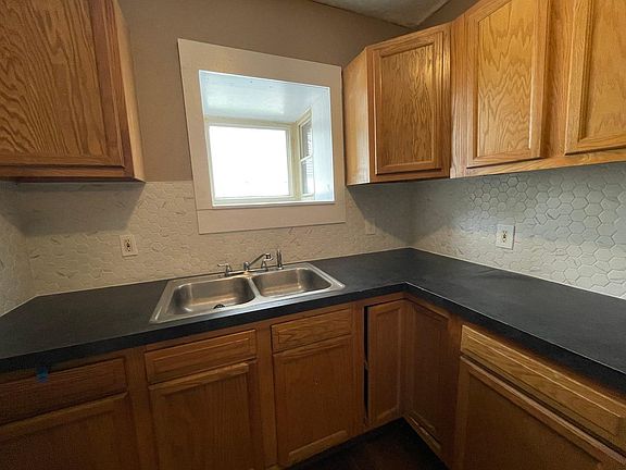 5th image of 1605 Huguelet St