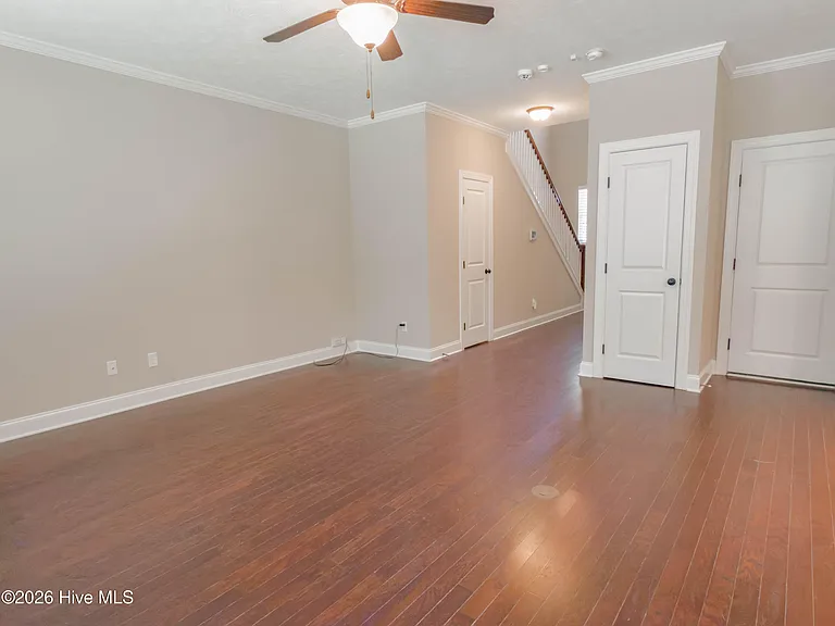 1945 Kenlock Dr — Photo 3