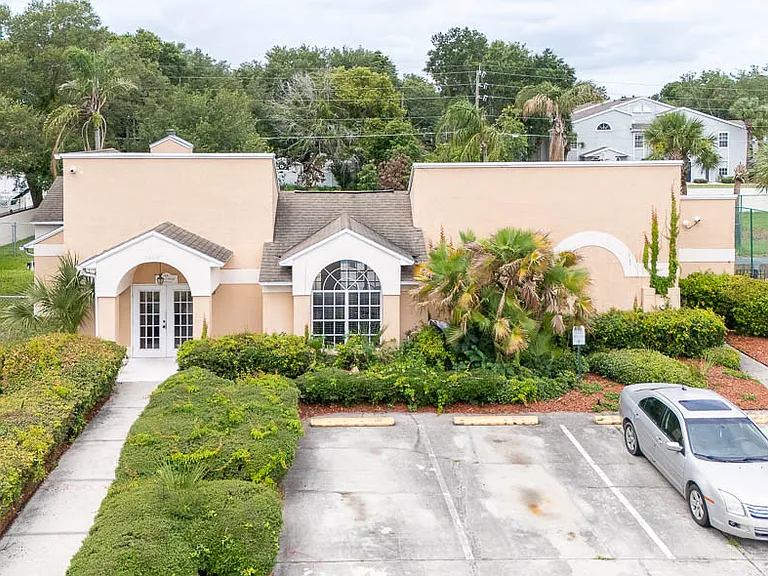 608 Captiva Cir — Photo 2