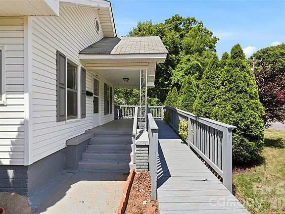 4th image of 1013 7th St NE