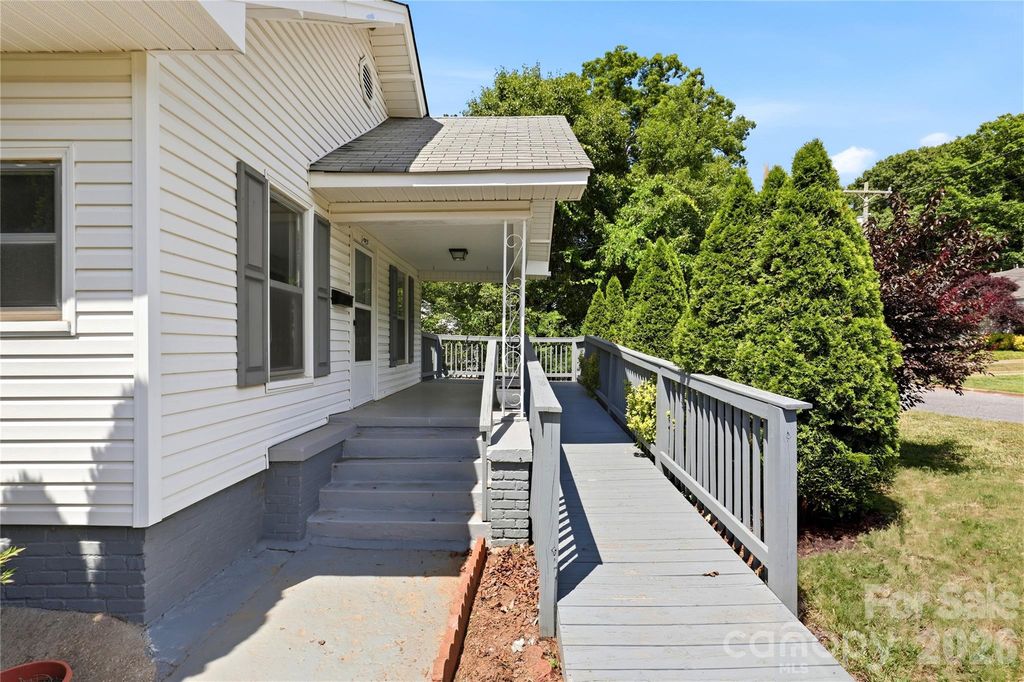 1013 7th St NE, Hildebran, NC - View 4