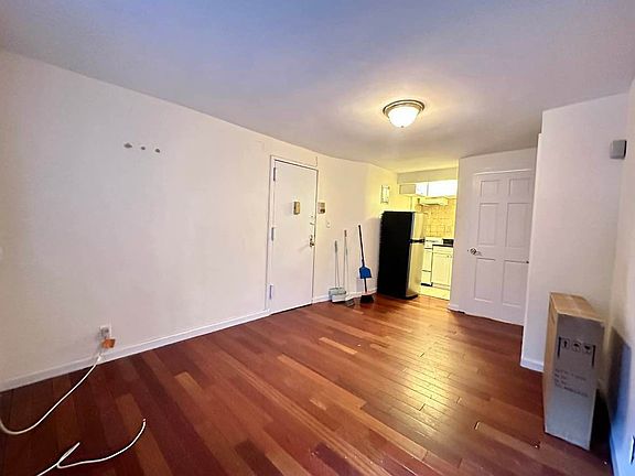 2nd image of 411 W 43rd St #1Z