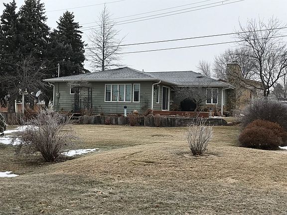Large side yard