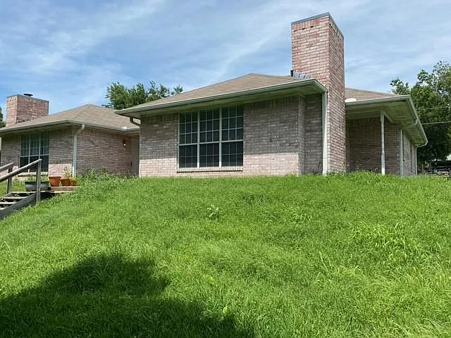 3 bed, $1,295 — Photo 2