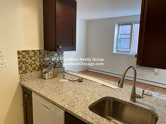 3rd image of 3710 N Pine Grove Ave APT 405
