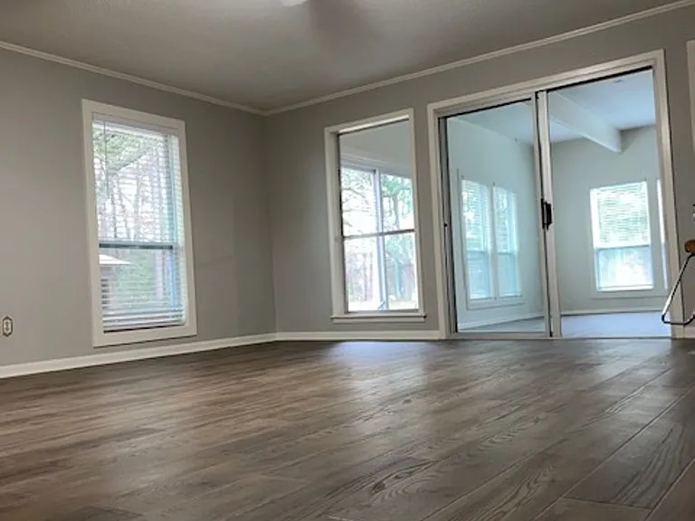 2524 W Hillsboro St — Photo 18