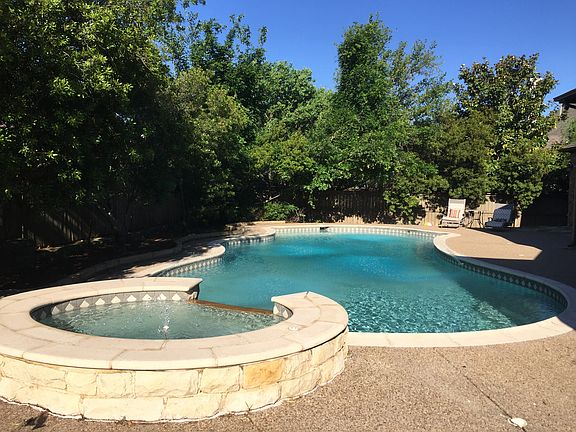 3rd image of 1341 Montgomery Ln