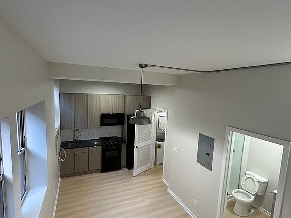 2nd image of 5051 N Kenmore Ave APT 104