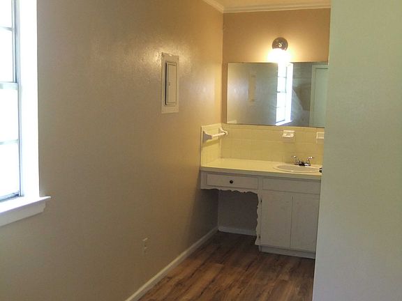 5th image of 828 Marlene Dr