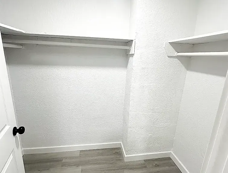 1015 Maplewood Dr — Photo 6