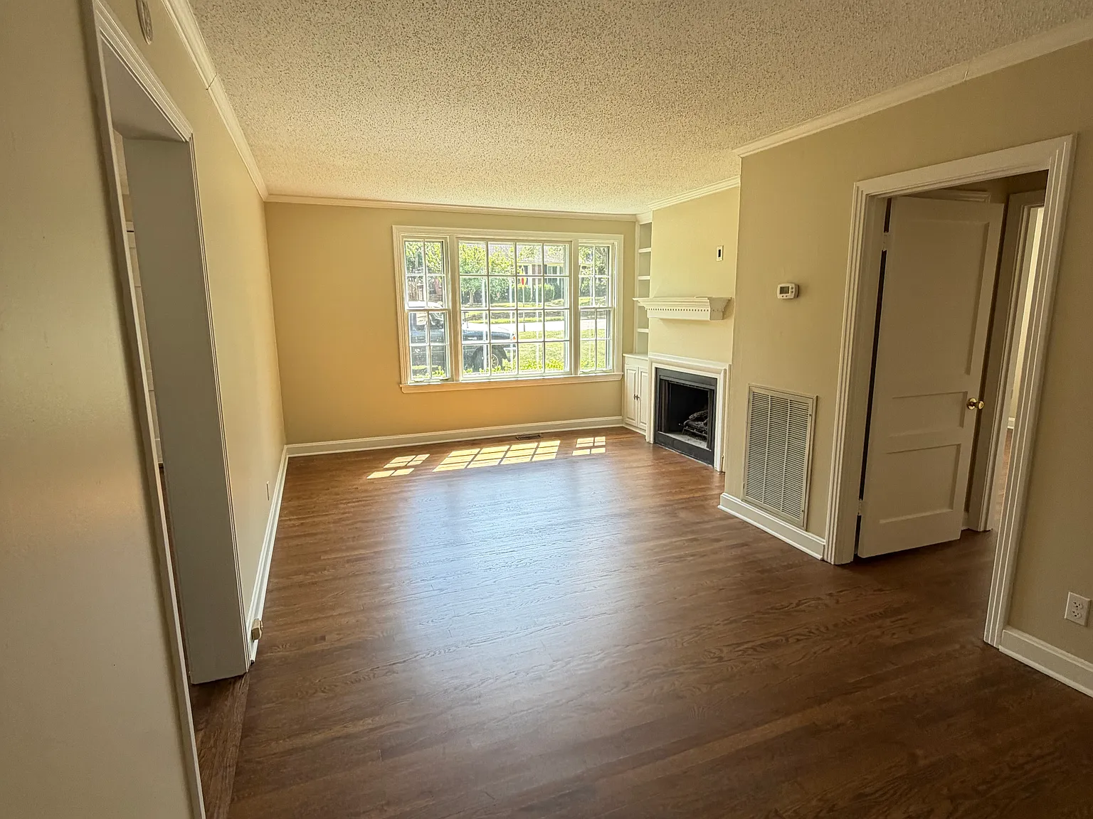 3 bed, 1444 sqft, $2,900 — Photo 3