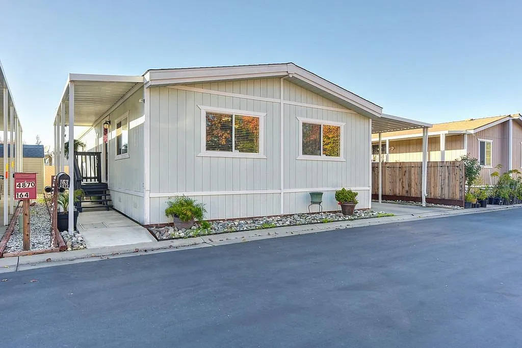 4872 Brookdale Dr #163 photo 1