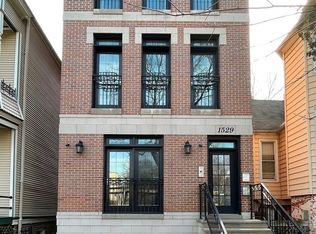 1529 W Roscoe St #1, Chicago, IL 60657