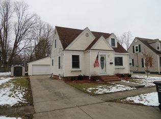 307 1/2 S Maple St, Sturgis, MI 49091