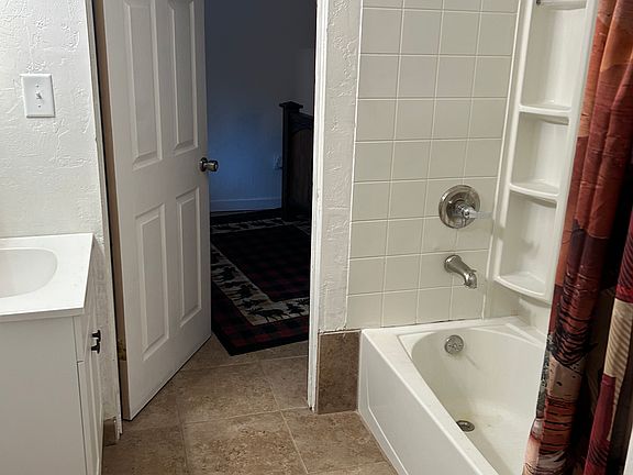 4th image of 594 S Knight Ave