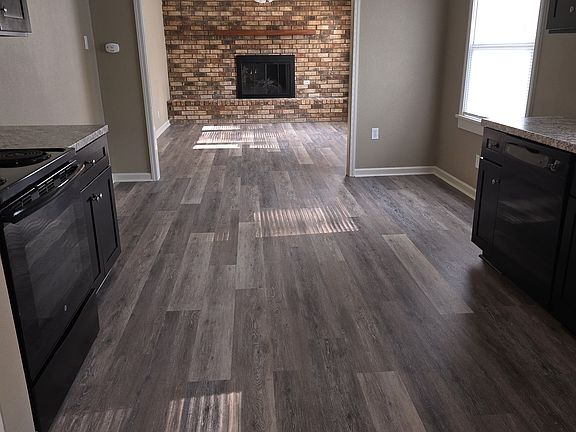 3rd image of 105 Fairlane Dr
