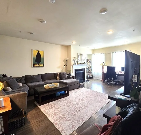 76 Albert Ct — Photo 5