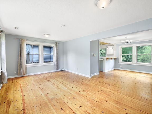 4th image of 306 Hickory Hts