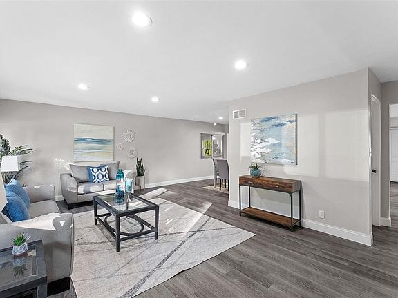 5th image of 13 Harneywold Dr