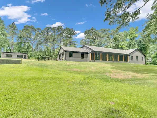 208 Reynolds Dr, Fuquay Varina, NC 27526