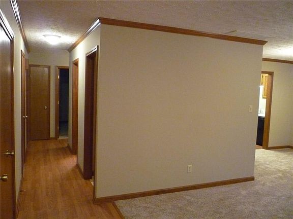 3rd image of 416 Eagle Crest Dr