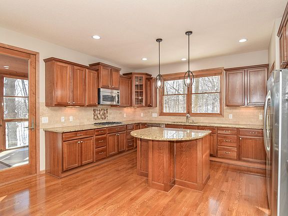 4th image of 4090 Maple Hurst Dr S