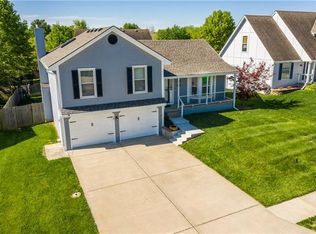 719 NE Hunters Rdg, Lees Summit, MO 64086