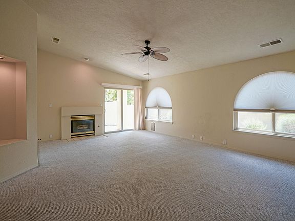 4th image of 10800 Griffith Park Dr NE