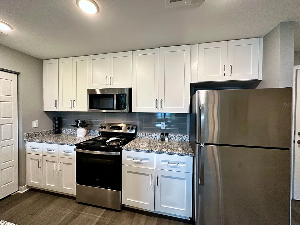 Avenue 6 - Luxury Apartments Downtown Huntsville South