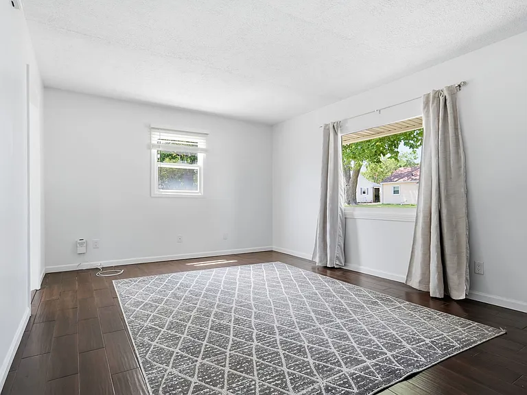 14 Ryan Dr — Photo 3