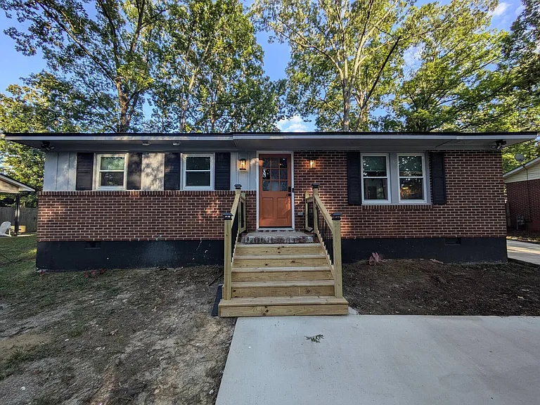 Malone Dr NW — Photo 86