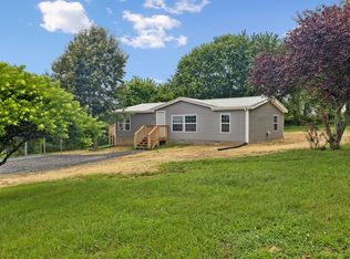 8217 Akersville Rd, Lafayette, TN 37083