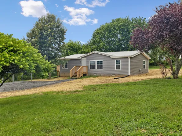 8217 Akersville Rd, Lafayette, TN 37083