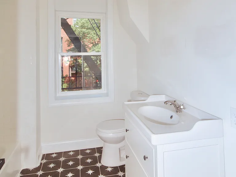 25 N Chester St — Photo 7
