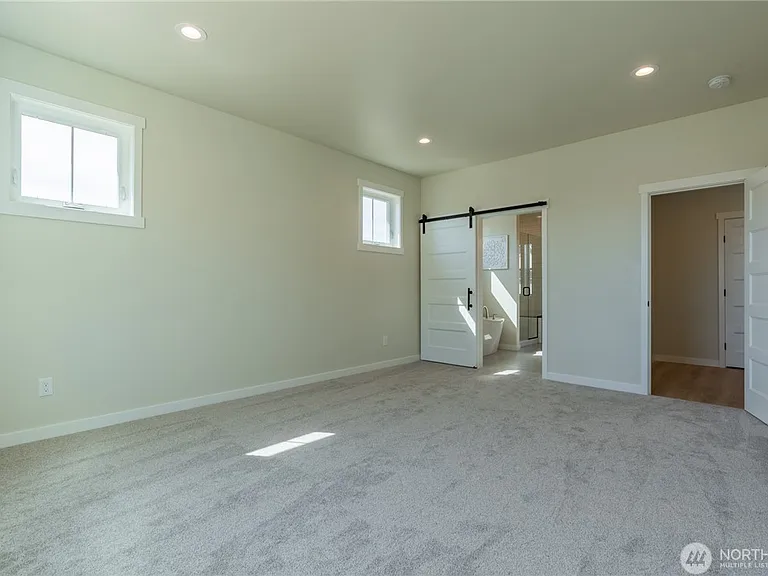 2233 Berryman Loop — Photo 6