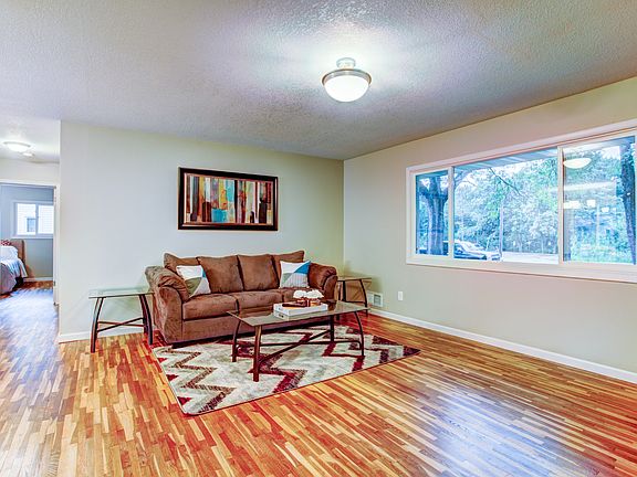 5th image of 1800 49th Ave NE
