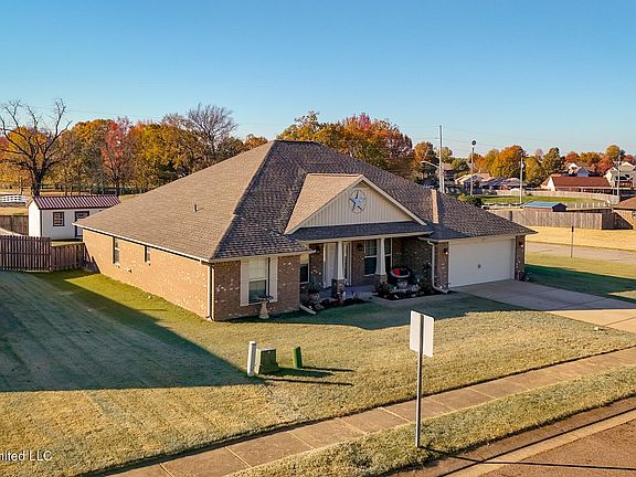 2nd image of 7693 Woodridge Dr