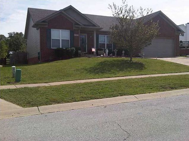 1st image of 135 Woodfield Cir