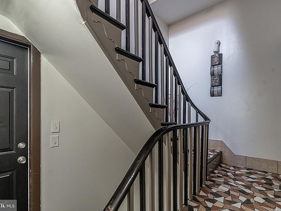 4th image of 513 W Girard Ave