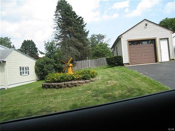 3rd image of 3421 Greenway St