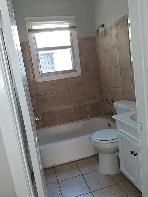 3 bed, 910 sqft, $1,050 — Photo 2