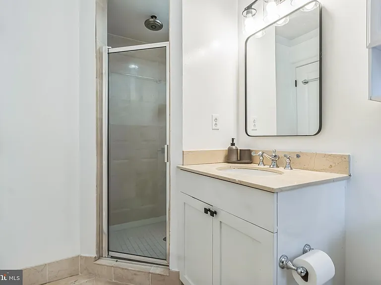 1750 16th St NW #13 — Photo 20