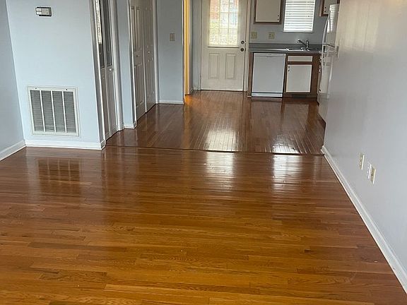 2nd image of 103 Autumn Creek Ln