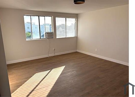 3rd image of 1341 S Hoover St APT 6
