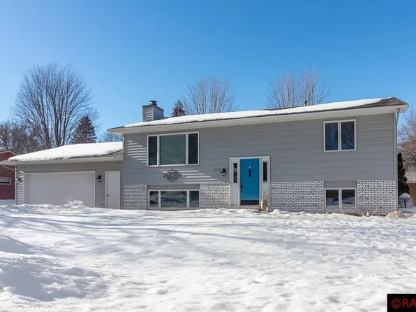 1019 Oak Terrace Dr, North Mankato, MN 56003