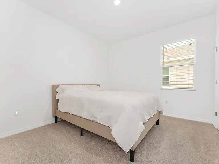 4086 NW 48th Ter — Photo 30