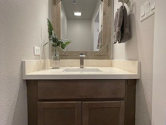 1/2 Bath